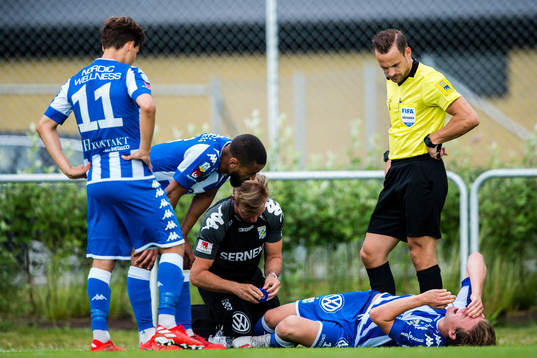 IFK Göteborgs August Erlingmark får behandling