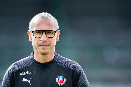 Helsingborgs tränare Henrik Larsson deppar