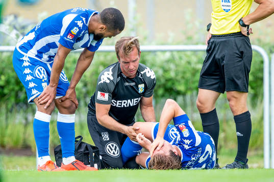 IFK Göteborgs August Erlingmark skadar sig