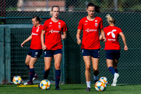 Stine Hovland and Caroline Graham Hansen of Norway