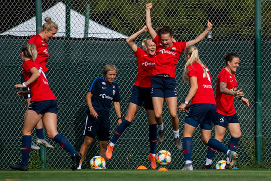 Karina Sævik and Caroline Graham Hansen celebrate