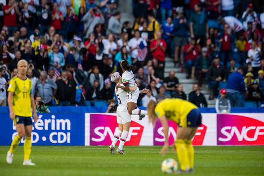 Players of USA celebrates scoring 0-1