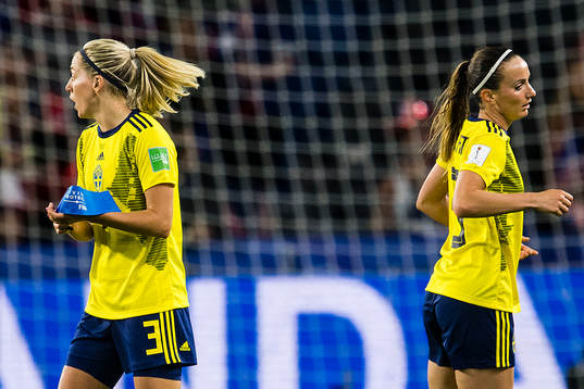 Linda Sembrant gets the captain's tie from Kosovare Asllani