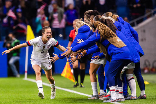 Kelley O'Hara of USA celebrate with team mates