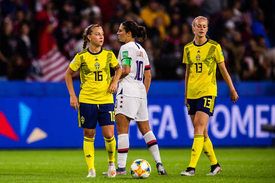 Julia Zigiotti Olme and Amanda Ilestedt of Sweden looks