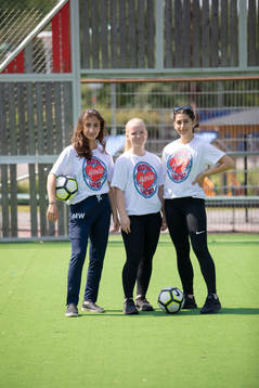 Marianne Wardi, Linnea Forsström och Firmesk Kakai