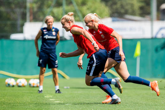 Elise Hove Thorsnes and Karina Sævik of Norway