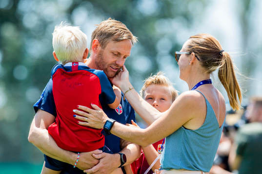 Martin Sjögren, head coach of Norway, with his family