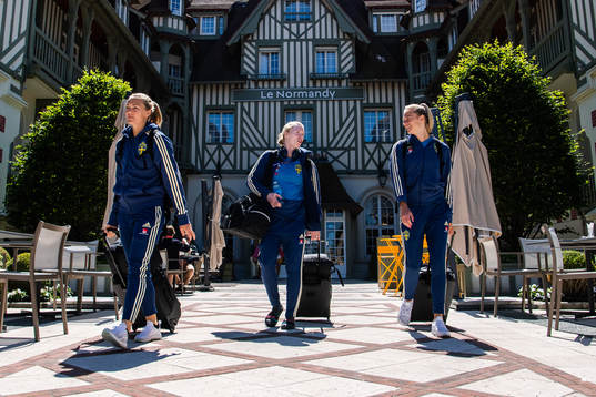 Magdalena Eriksson , goalkeeper Hedvig Lindahl and