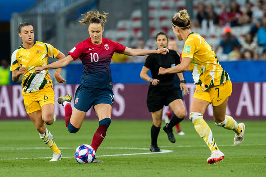 Chloe Logarzo and Steph Catley of Australia  in a duell