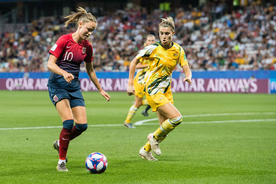 Caroline Graham Hansen of Norway and Steph Catley of