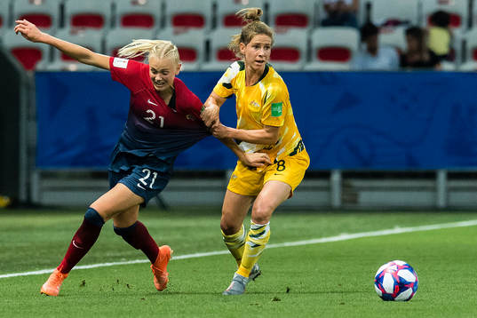 Karina Sævik of Norway  and Elise Kellond-Knight of