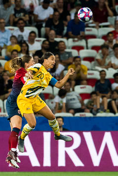 Maren Nævdal Mjelde of Norway and Sam Kerr of Australia