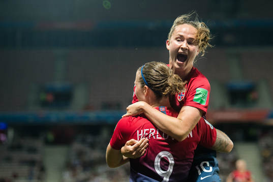 Isabell Lehn Herlovsen and Caroline Graham Hansen of Norway