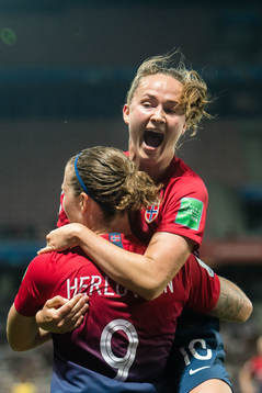 Isabell Lehn Herlovsen and Caroline Graham Hansen of Norway