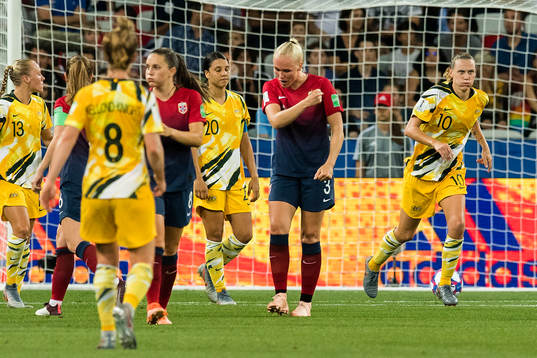 Sam Kerr of Australia and Maria Thorisdottir of Norway