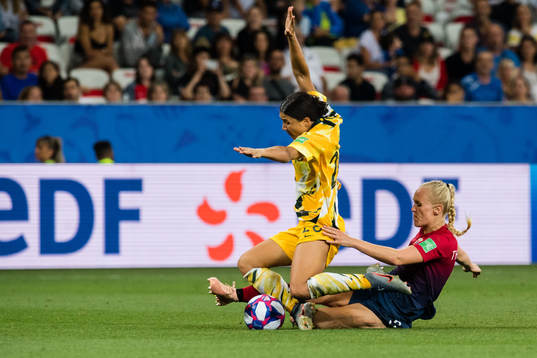 Sam Kerr of Australia and Maria Thorisdottir of Norway