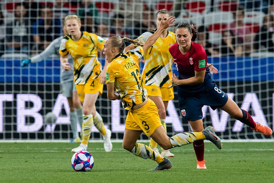 Tameka Yallop of Australia and Vilde Bøe Risa of Norway