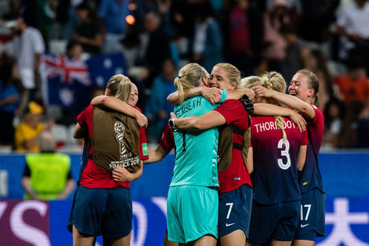 Elise Hove Thorsnes and goalkeeper Ingrid Hjelmseth of