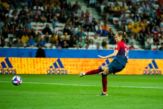 Caroline Graham Hansen of Norway scores