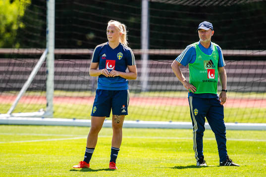 Stina Blackstenius and Peter Gerhardsson, Head coach of