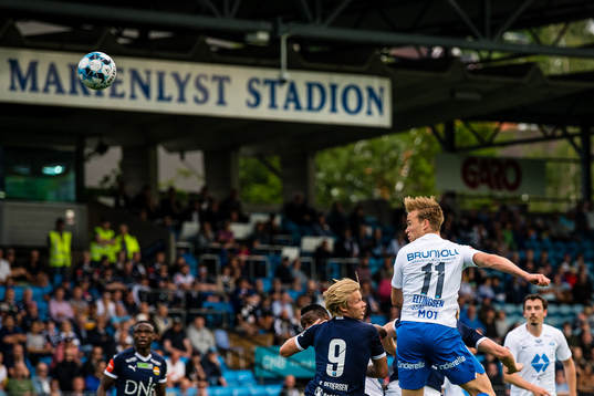 Martin Skjelbreid Ellingsen of Molde scores the 0-1 goal
