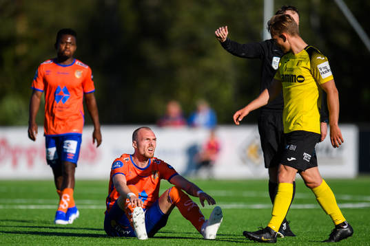 Aron Elís Thrándarson of Aalesund and Mikkel Maigaard of