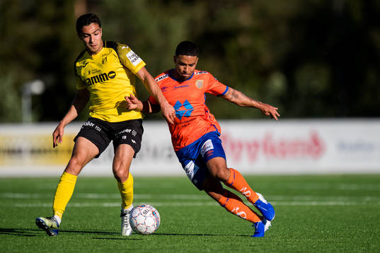 Ryan Doghman of Raufoss and Jernade Meade of Aalesund