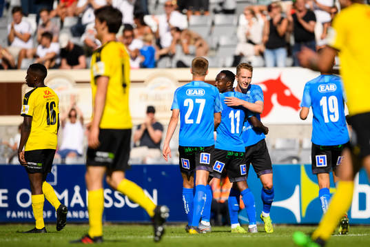 Halmstads Sadat Karim jublar med lagkamrater