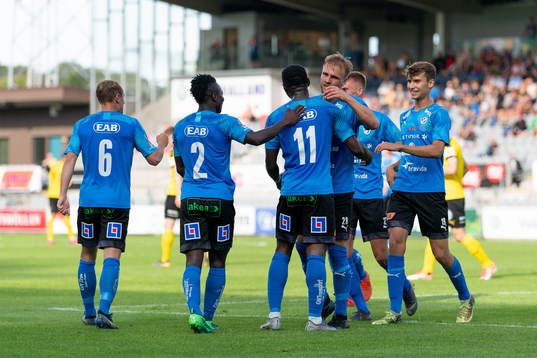 Halmstads Sadat Karim jublar med lagkamrater
