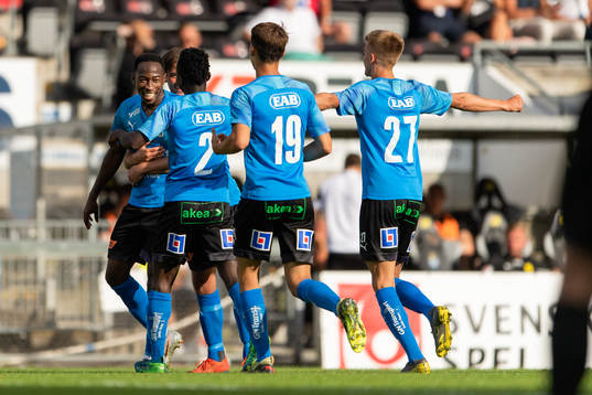 Halmstads Sadat Karim jublar med lagkamrater