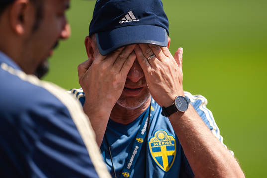 Peter Gerhardsson, Head coach of Sweden applies sun cream