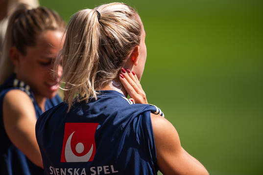 Julia Roddar of Sweden applies sun cream