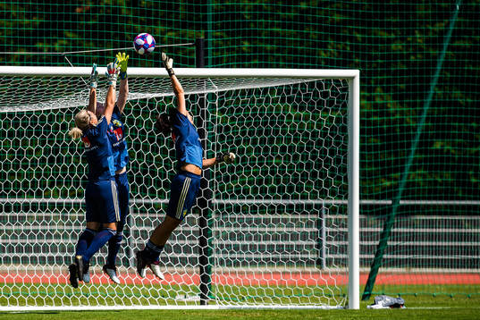 Goalkeepers Jennifer Falk , Zecira Musovic and Hedvig