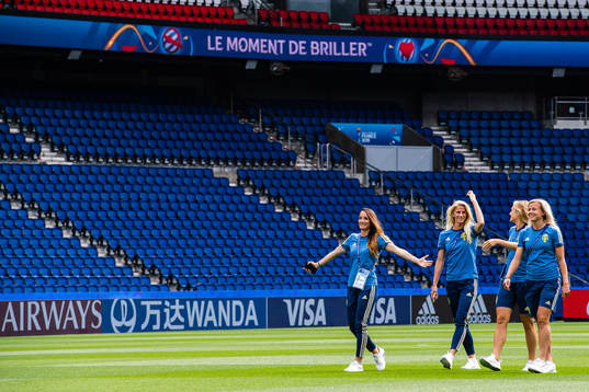 Kosovare Asllani, Sofia Jakobsson , Magdalena Eriksson and
