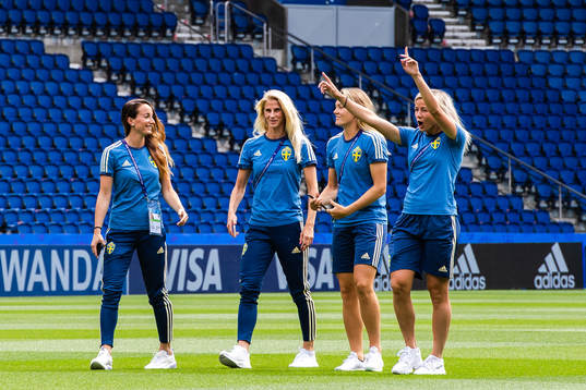 Kosovare Asllani, Sofia Jakobsson , Magdalena Eriksson and