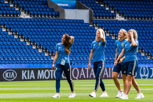 Kosovare Asllani, Sofia Jakobsson , Magdalena Eriksson and