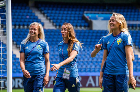 Hanna Glas, Kosovare Asllani and Magdalena Eriksson of