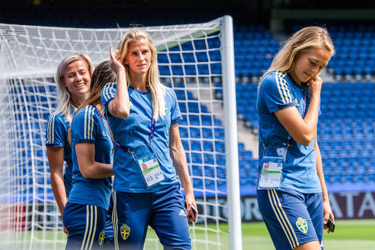 Hanna Glas, Kosovare Asllani , Sofia Jakobsson and