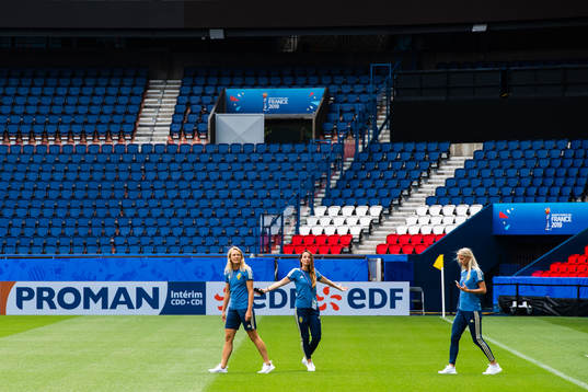 Magdalena Eriksson , Kosovare Asllani and Sofia Jakobsson