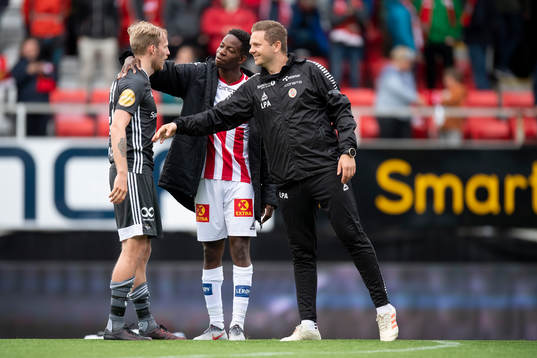 Gjermund Åsen of Rosenborg and Mushaga Bakenga of Tromsø