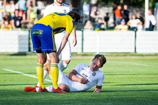 Landskronas Robin Hofsö har ont