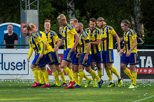 Eskilsminnes spelare jublar