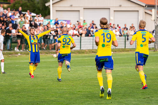 Bläddra bland fler bilder av Fotboll, Divison 1 södra, Eskilsminne - Landskrona