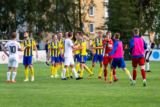 Eskilsminnes spelare jublar