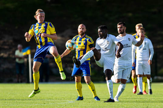Eskilsminnes Jesper Lundborg och Landskronas Patrick Nwadike