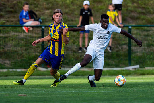 Eskilsminnes Oliver Åkerman och Landskronas Patrick Nwadike