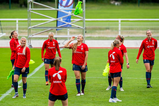 Kristine Minde, Emilie Nautnes, Amalie Vevle Eikeland,