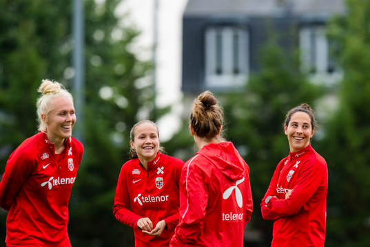 Maria Thorisdottir, Guro Reiten, Maren Nævdal Mjelde and