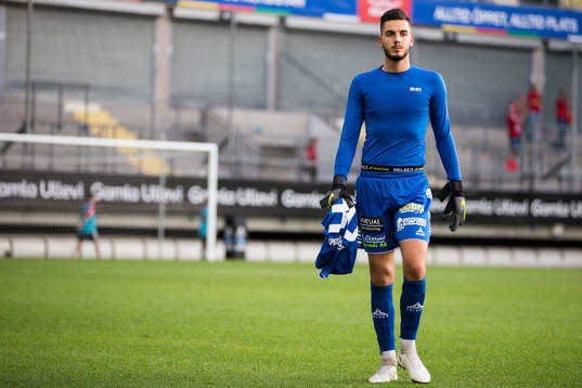 GAIS målvakt Marko Johansson deppar